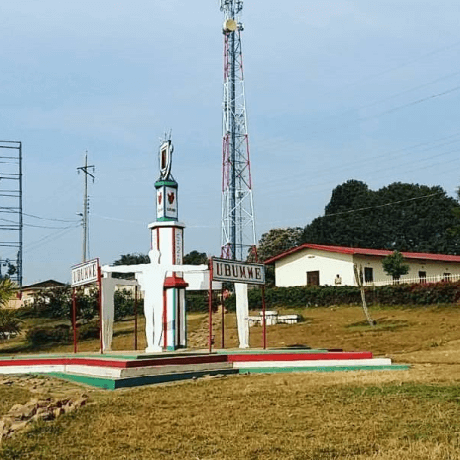 Una foto de un monumento local en Muramvya